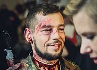 Zombie podczas Run Or Death. Szkoła Wizażu i Charakteryzacji SWiCh przygotowuje żywe trupy. Fot. Piotr Pazdyka