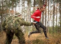 Zombie podczas Run Or Death. Szkoła Wizażu i Charakteryzacji SWiCh przygotowuje żywe trupy. Fot. Piotr Pazdyka