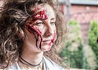 Zombie podczas Run Or Death. Szkoła Wizażu i Charakteryzacji SWiCh przygotowuje żywe trupy. Fot. Anita Kot